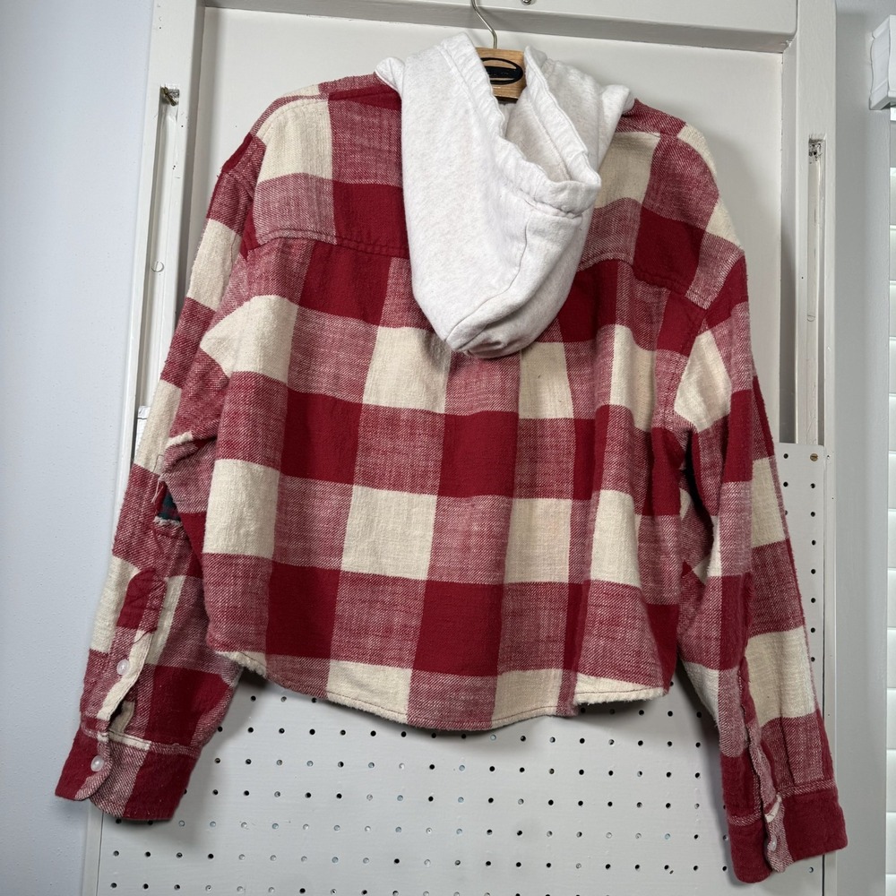 American Eagle Flannel Shirt Women's Large Red Plaid Cropped Hooded Button‎ Down - Picture 6 of 11